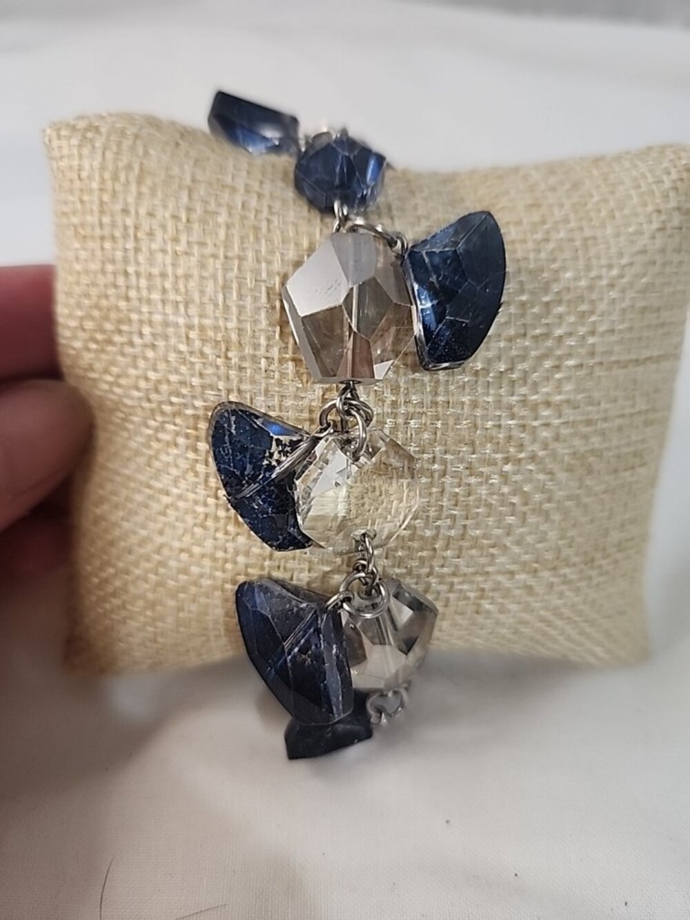 Mary Kay Puttin On The Glitz Bracelet 10 Inches. Glass Rocks With Silver Chain